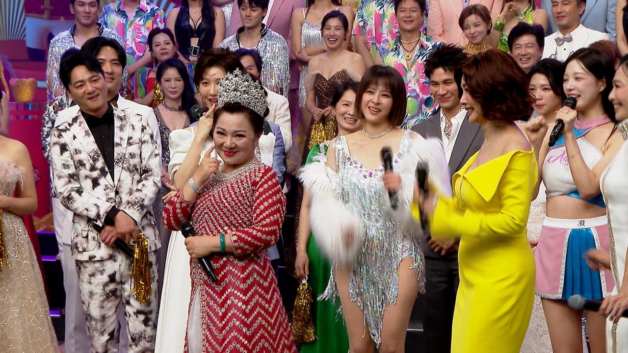 壯觀！　近百藝人錄民視過年特別節目　董事長王明玉同樂