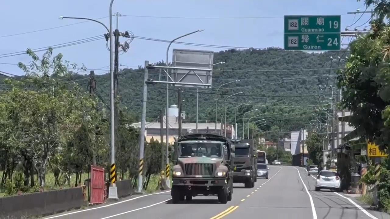 快新聞／直擊！國軍第四作戰區化學兵「重裝上路」　震撼畫面曝光