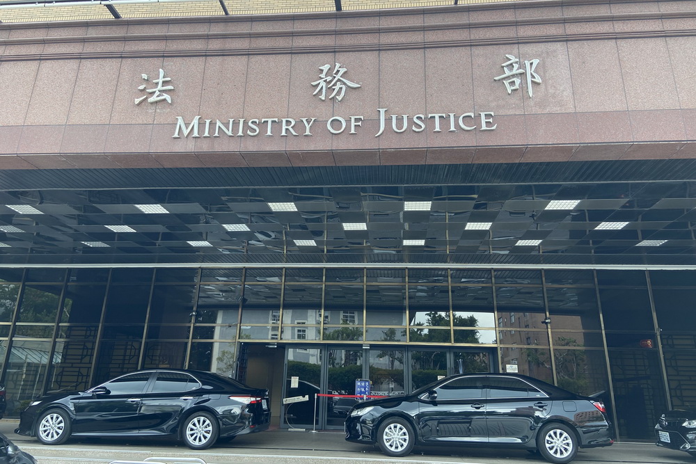 陸籍律師上法庭　法務部說話了