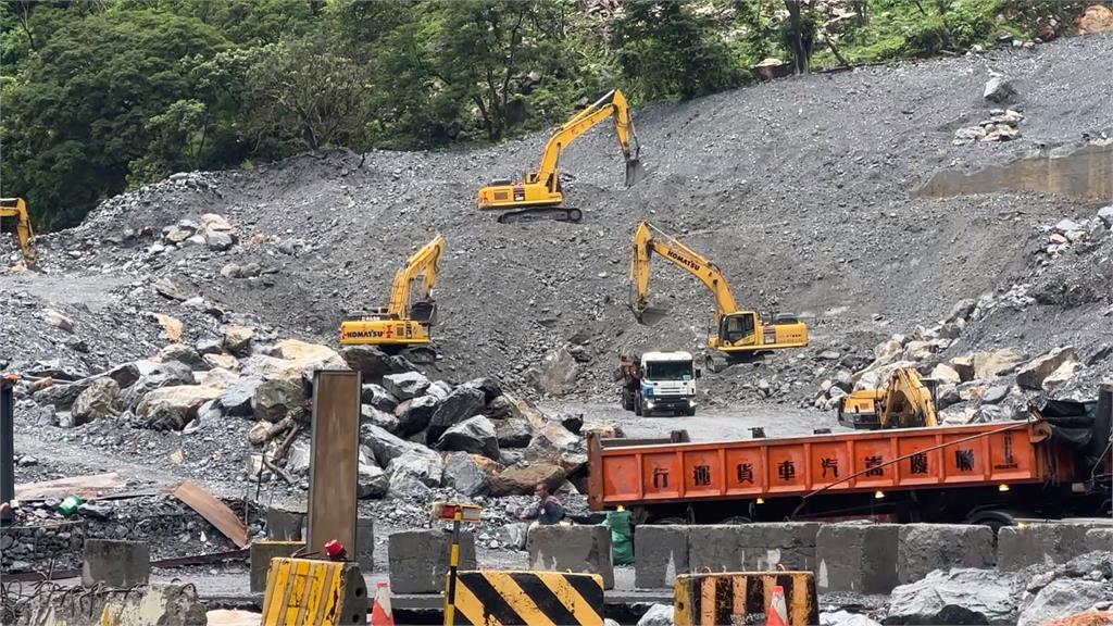 大雨釀災！熱低壓逼近東部暴雨　花蓮中橫豁然亭路段落石坍方