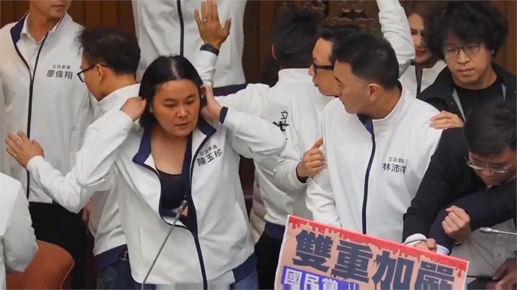 指陳玉珍「脫衣求碰瓷」挨告！吳沛憶律師揭「影片證明」反擊：開關拉鍊2次