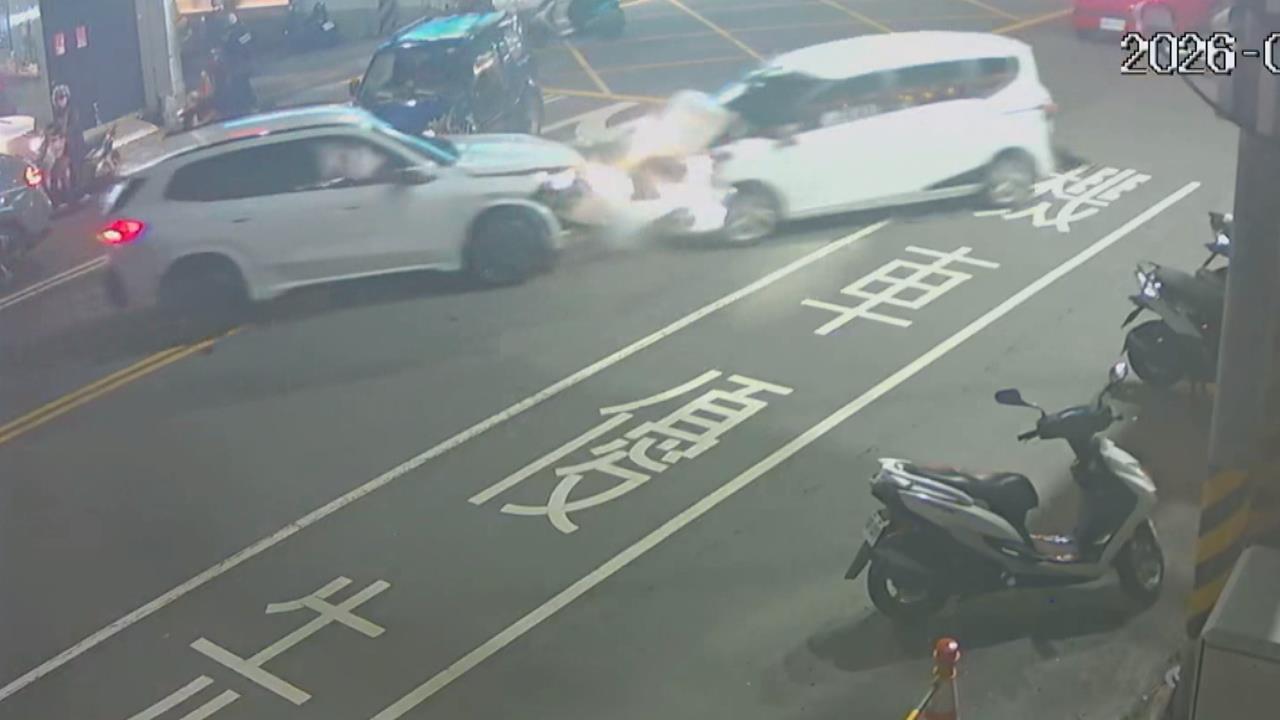 台中男子疑癲癇發作失控暴衝 驚悚車禍!逆向撞2車釀3人受傷