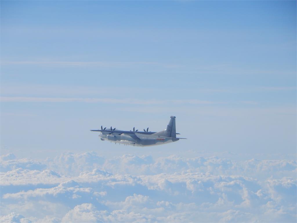 快新聞／這個月第13度擾台！ 兩架中國軍機闖我西南空域 空軍防空飛彈追監