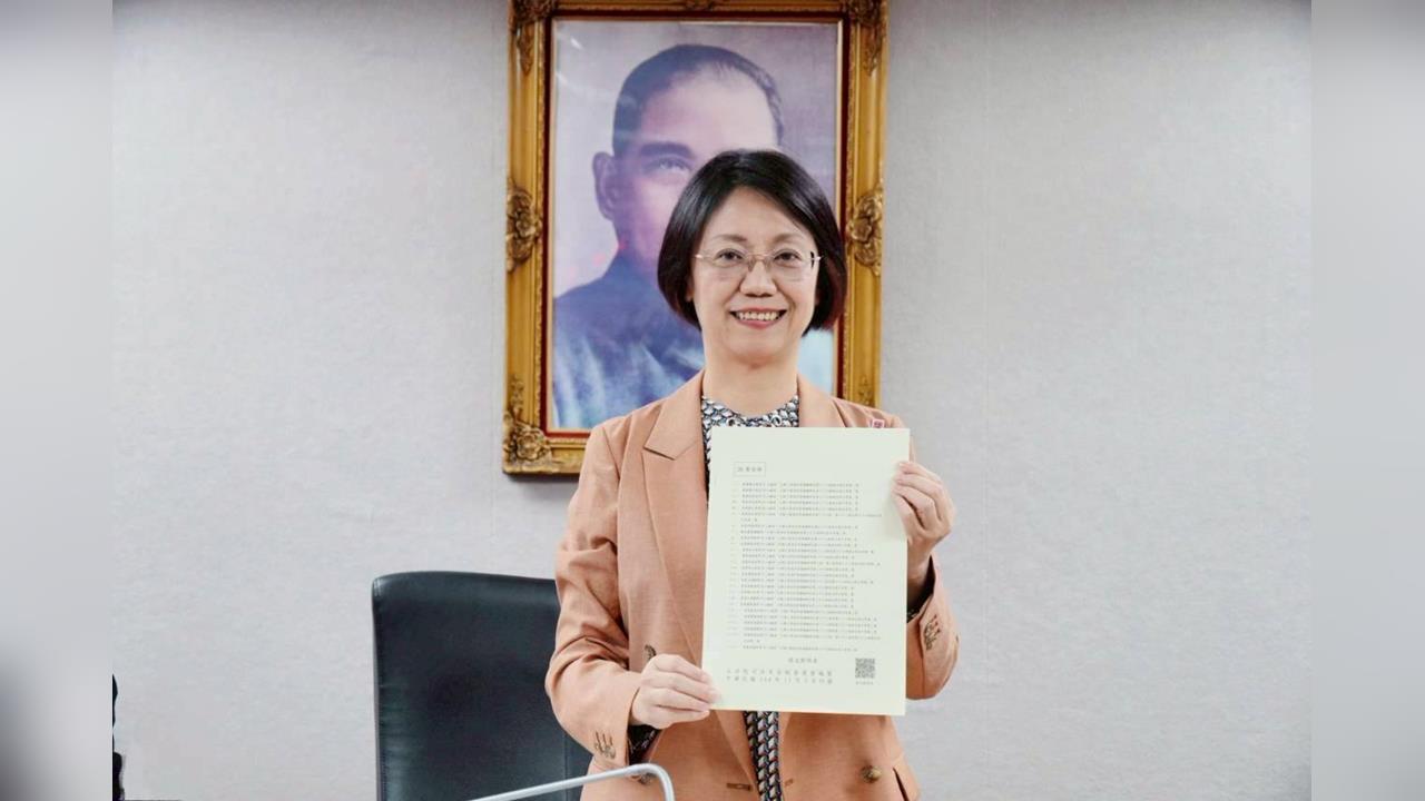 快新聞/要開倒車?立院初審停砍公務員年金法案 藍白挾多數優勢強硬送出委員會