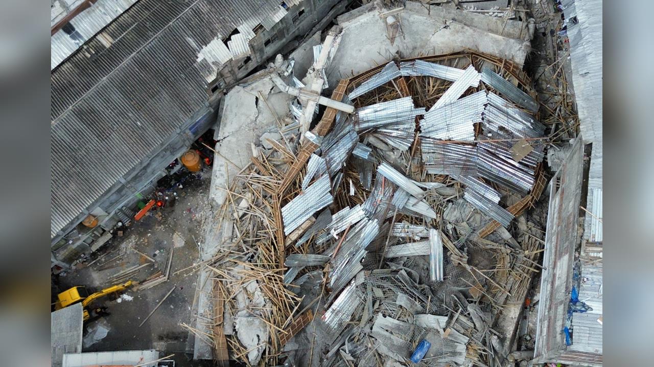 快新聞／印尼伊斯蘭學校倒塌！1死38人仍受困　搜救隊仍與時間賽跑