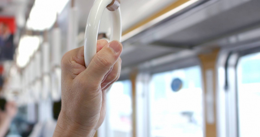 日本搭電車擾人行為排行榜出爐　2女強坐1人座逼讓位全場看傻