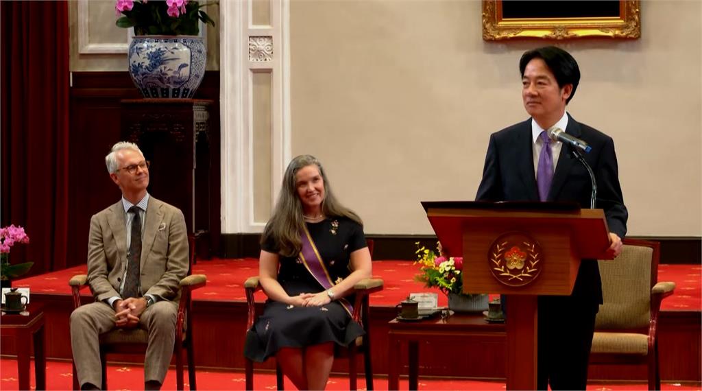 感謝對台美關係貢獻　賴清德頒授孫曉雅「大綬景星勳章」