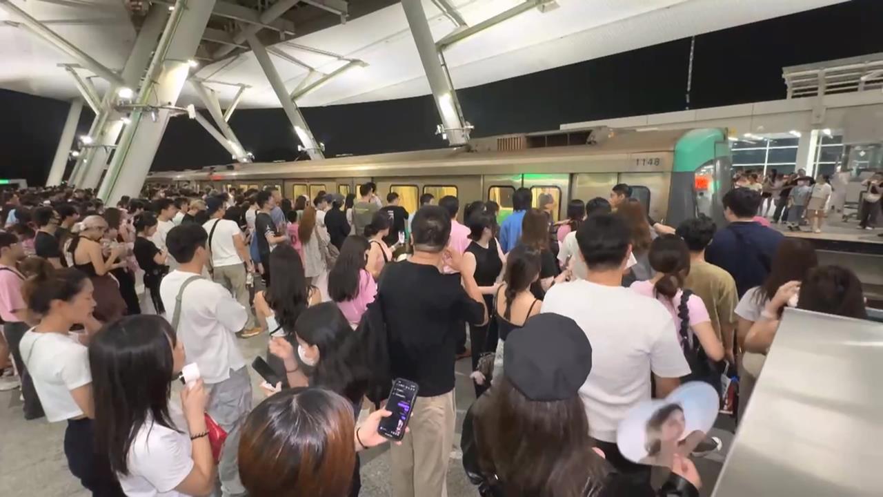 BLACKPINK高雄開唱"6.5萬人湧入" 陳其邁親監督散場交通