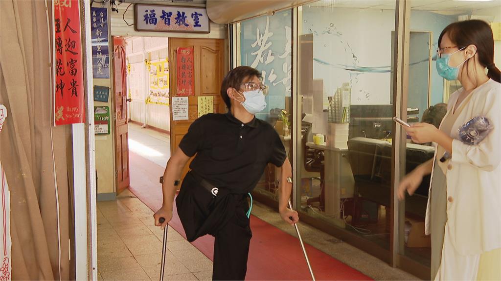 每天出門就像打仗! 連體嬰忠義盼身障者盡快接種