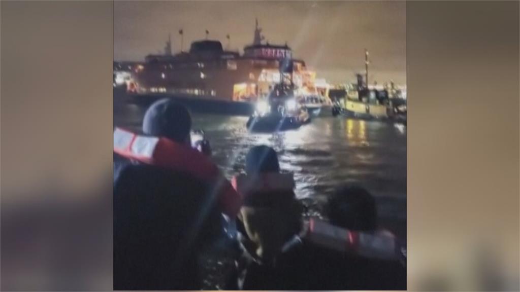 紐約渡輪行駛中突起火　868名旅客+16名船員幸安全撤離