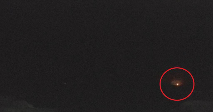 F-16花蓮外海失事！即時影像拍下「海面炸火光」　疑墜機瞬間曝光