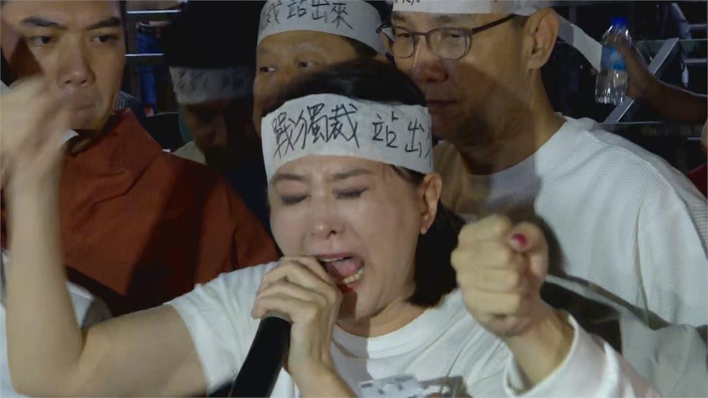 快新聞/王鴻薇北檢外淚崩 郭昱晴酸「鱷魚的眼淚」:公開阿美個資時有心疼年輕人?
