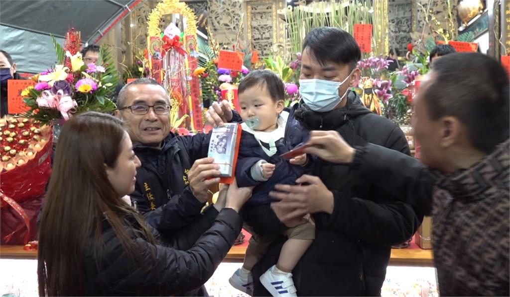 清水祖師轉運金擲筊總決賽　1歲童擲聖筊獲30萬大獎