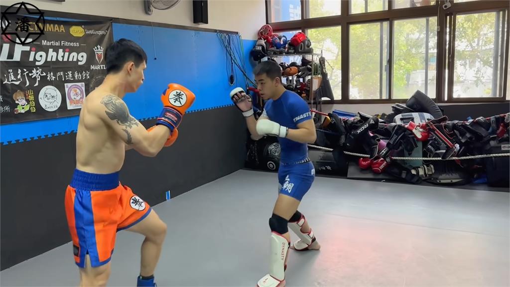 拳擊對決MMA！擒抱壓制、神速出拳無冷場　網鼓掌：高手對練就是精彩