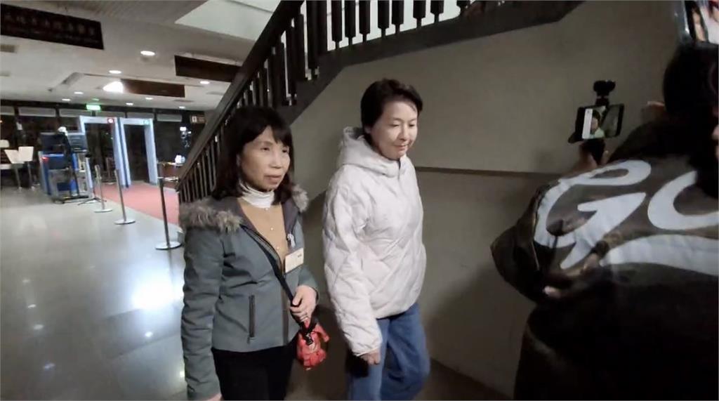 快新聞／聽完柯文哲接押庭　黃珊珊、陳昭姿離開北院畫面曝光