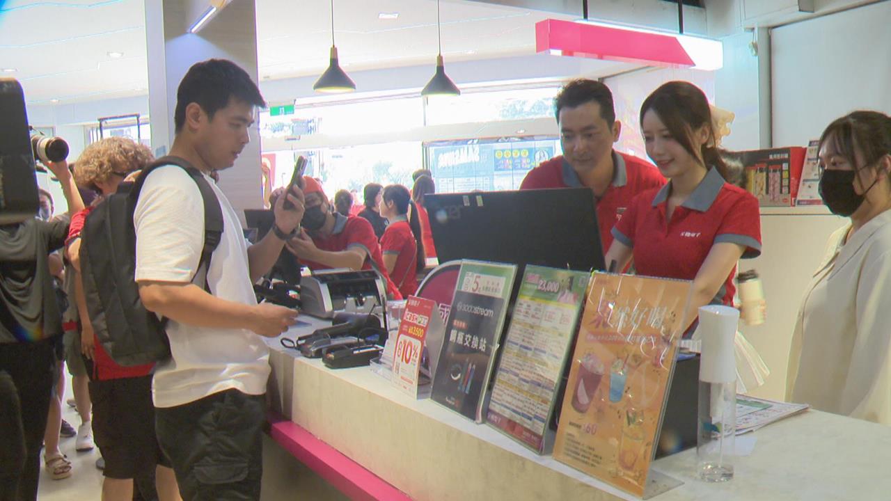 500坪門市全台最大! 3C量販店高雄開幕