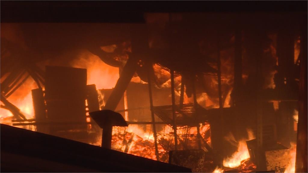 五股鐵皮工廠暗夜火警 延燒近3000平方公尺