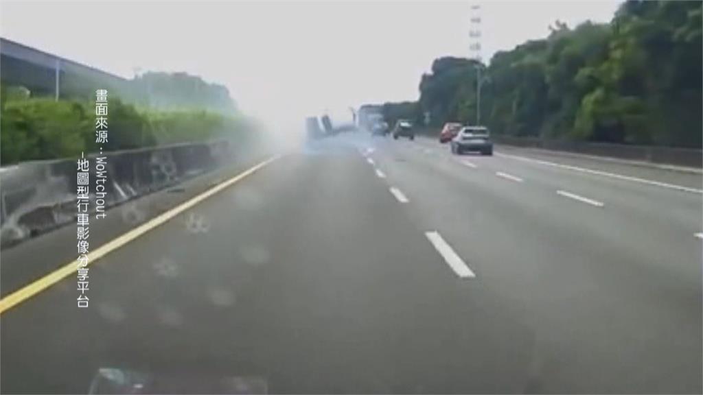 超車不慎釀意外？　轎車國道"狂翻3圈"驚險畫面曝