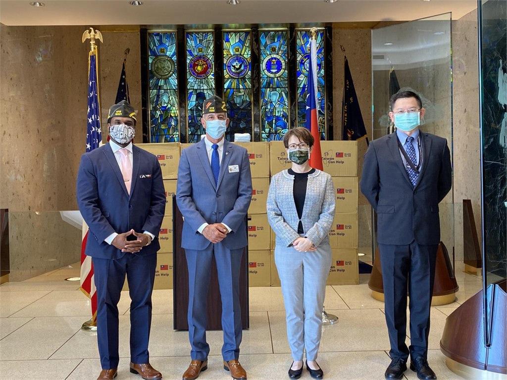 美軍人協會表態力挺台灣入聯！蕭美琴代表捐贈25萬片口罩展友誼