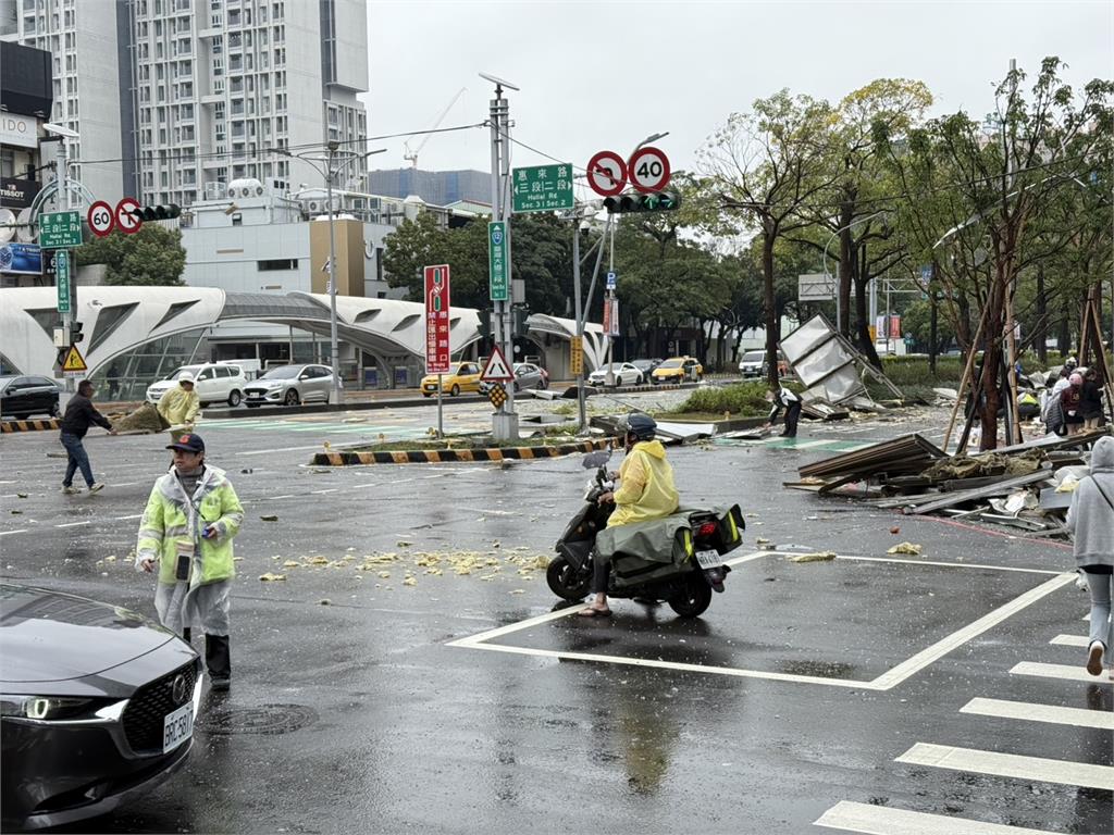 快新聞/新光三越台中店疑氣爆「傷亡不明」 窗戶噴飛畫面曝光