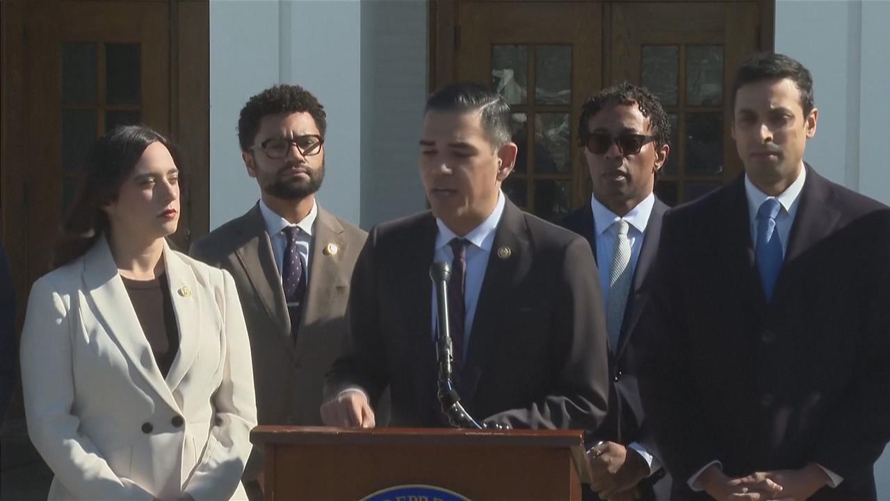 柯林頓站台否認不當行為,民主黨喊話:川普也該面對調查!