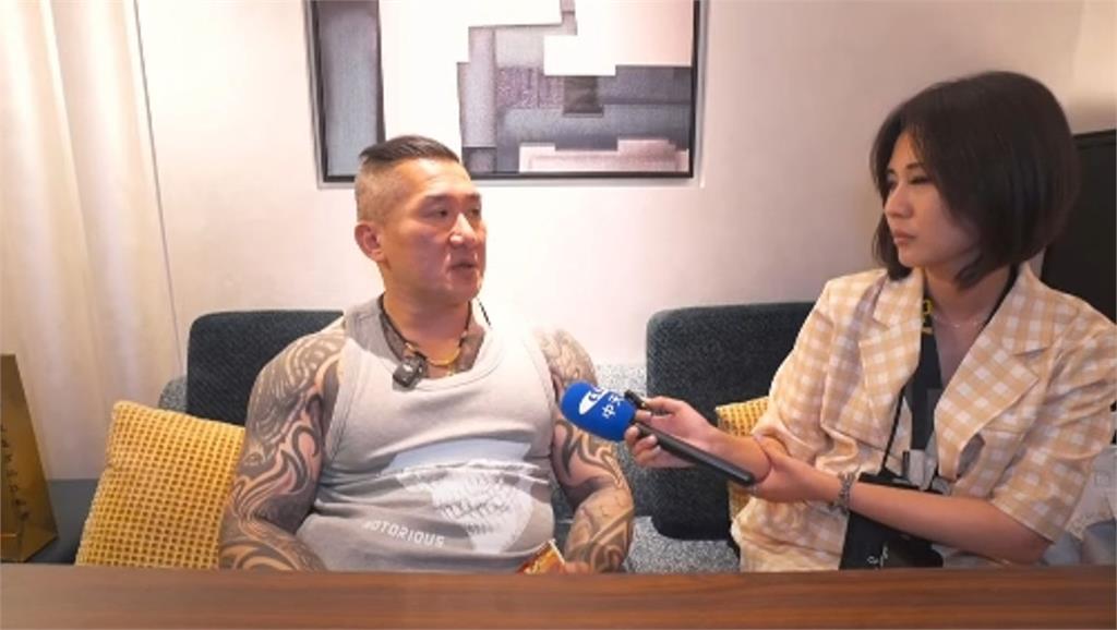 尷尬！館長狂誇「送餐機器人」　中國小粉紅也怒嗆：沒見過世面
