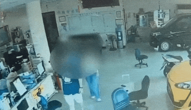 快新聞／高雄小黃運將狠嗆「家破人亡」！撞進車行後自焚　搶救7天後不治