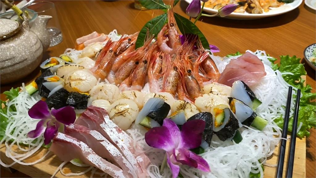 台灣趴趴走／厚切生魚片、大塊黑輪、大份歐姆蛋包飯！吃得好又吃得飽台式日本料理！