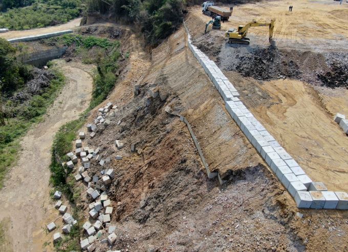 ㄅㄆㄇ猴園舊址淪垃圾山　地主勾結業者偷倒廢棄物海撈2500萬