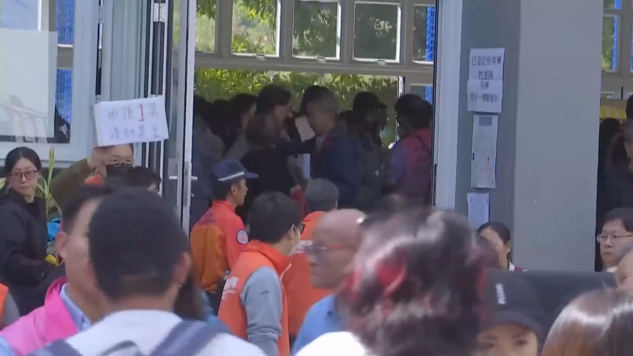 香港惡火！領補助金人潮爆棚　流程亂糟糟！災民連日排隊火氣大