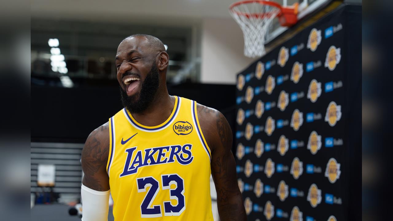 NBA(影)／湖人媒體日詹皇受矚目！　仍未表明退休時間但強調不是在等「某個人」