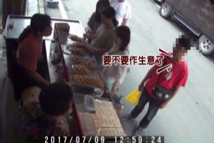 不滿紙袋要加價 奧客嗆「還要不要作生意」