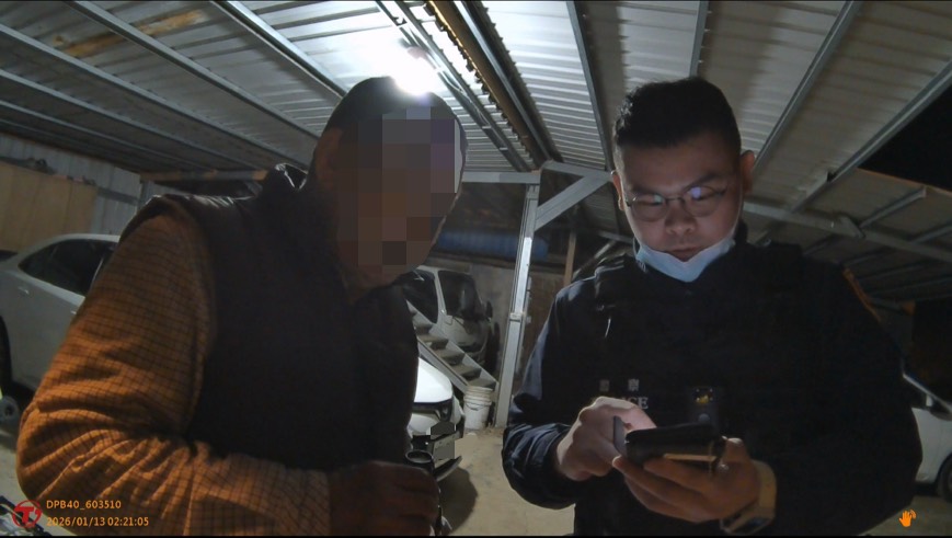 楊梅8旬翁寒夜扛躺椅「環島」 警一查發現他已失聯4天