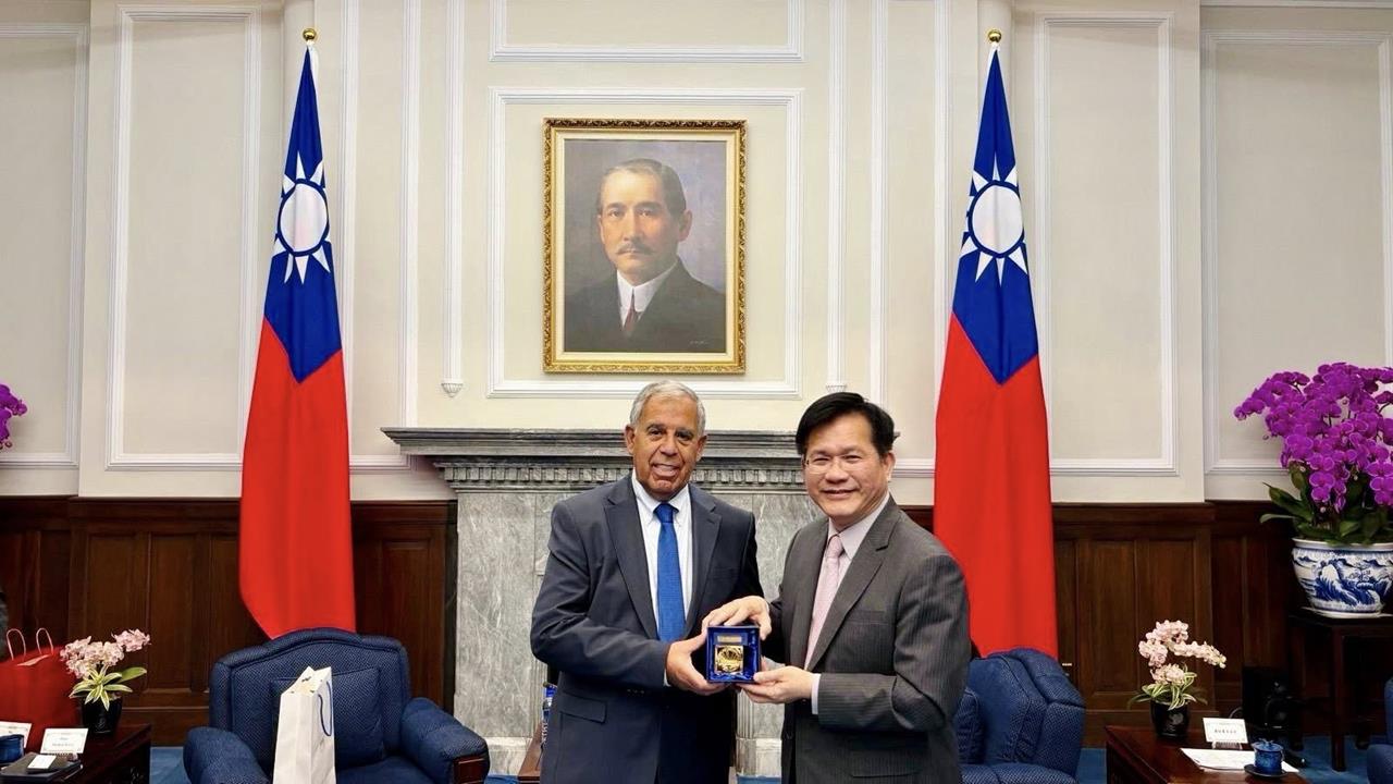 快新聞／陪賴總統接見以國議員訪團！林佳龍盼以「總合外交」深化雙邊交流