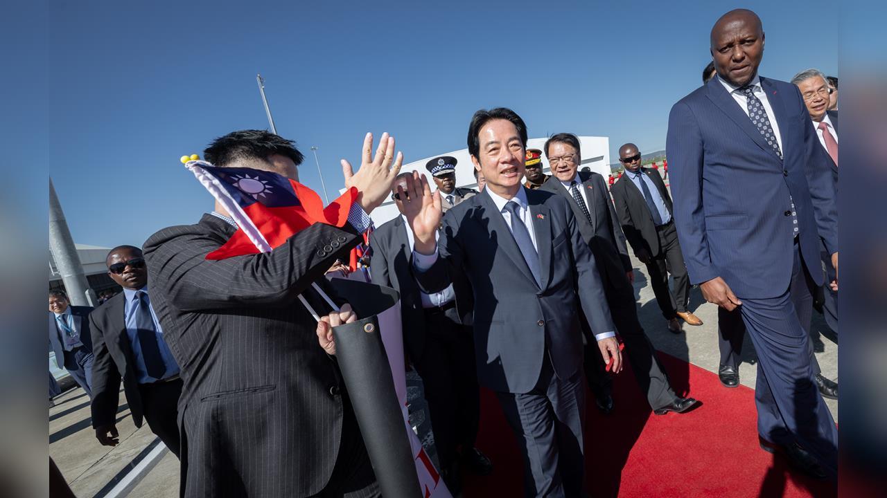 賴清德搭乘國王專機訪史國「飛行路徑曝光」！官照揭露「非本國籍機師」
