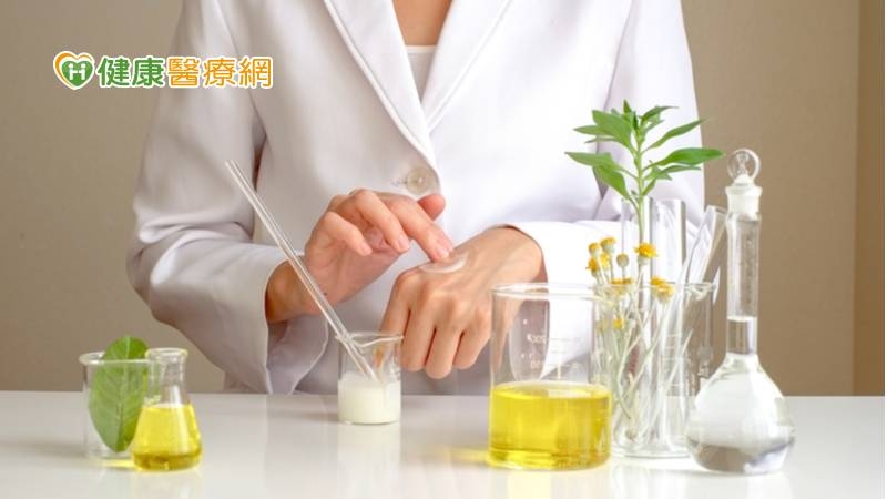 非天然ａ尚好！醫師警告：植物「1成分」恐誘發皮膚炎