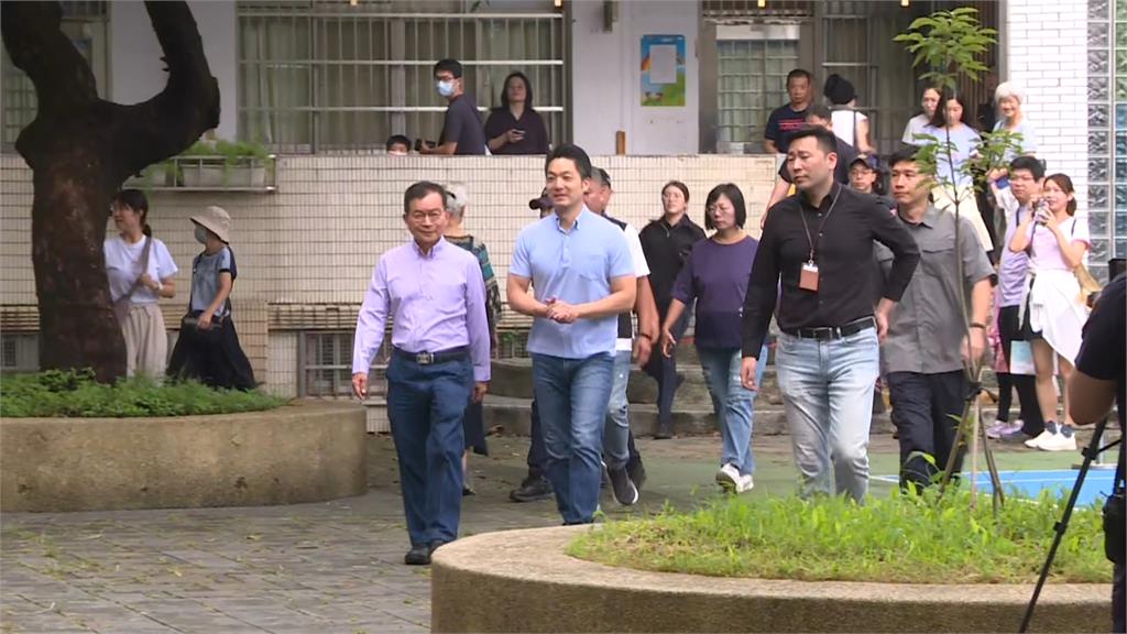 罷團文山退葆發起人林啟群一早投票　藍母雞蔣萬安陪賴士葆投票