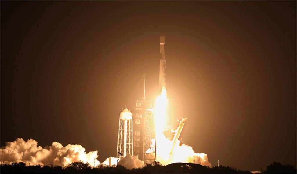失控太空垃圾漂流1年多　SpaceX廢棄火箭7倍音速撞月球