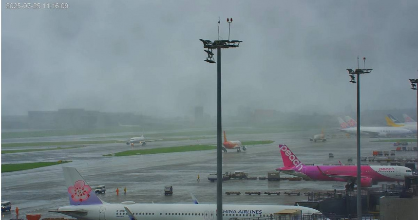 桃園機場驚見班機頭對頭!香港航空回應「遵循塔台指令」 民航局曝可能原因