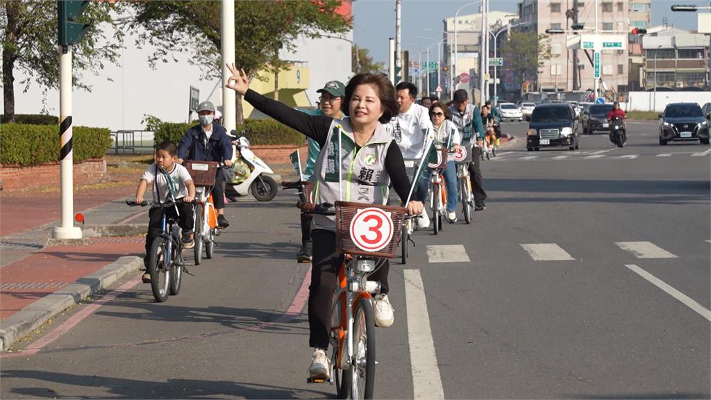 選前最後衝刺!賴惠員打「政績牌」市場拜票 周宏昌車掃勤跑選區