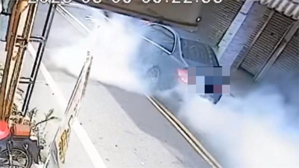 挑釁恐嚇？宣傳車才被砸　苗罷免據點前有車燒胎