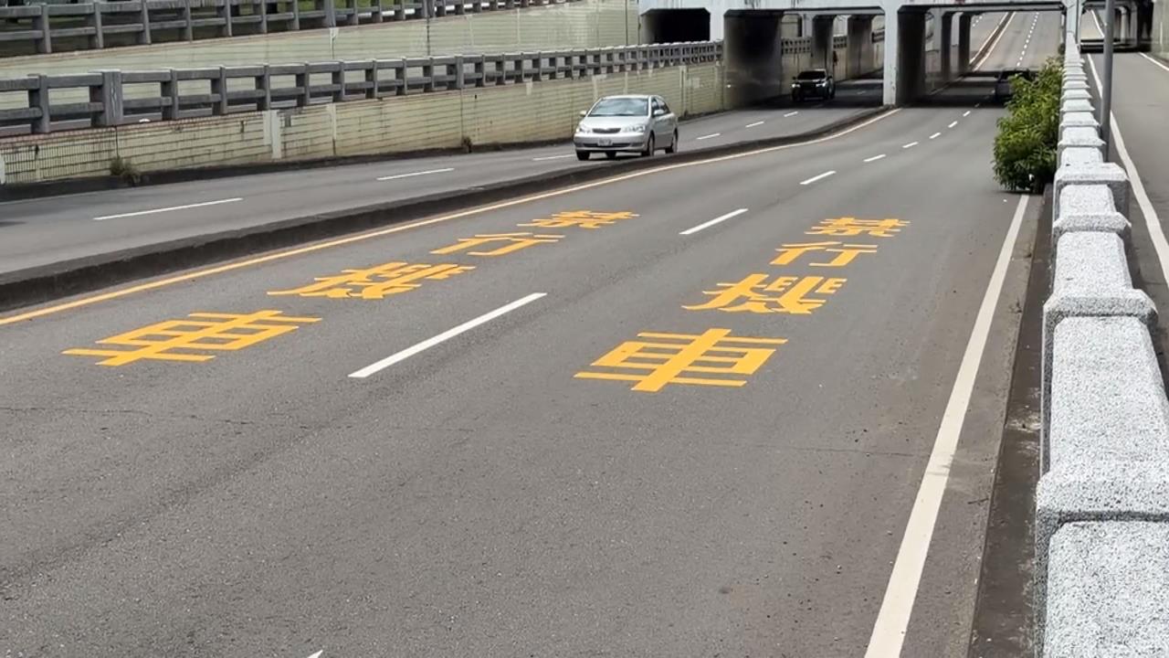 獨！地下道禁行機車標示不同調　台中用路人霧煞煞憂違規