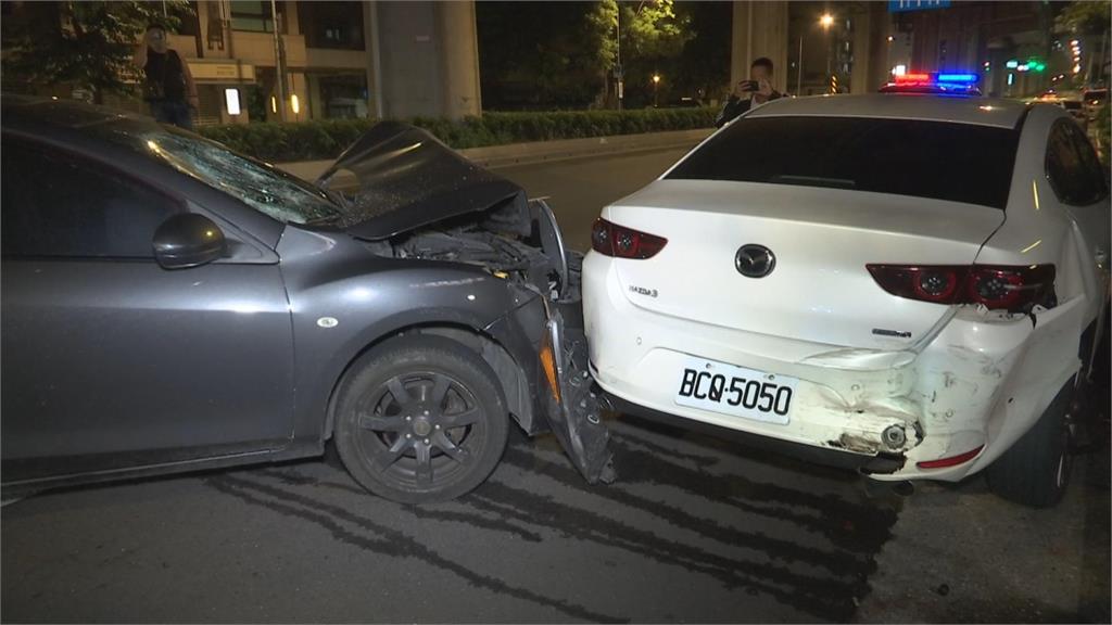 中秋夜全武行！　男子遇行車糾紛　對方追車反遭砸車洩憤