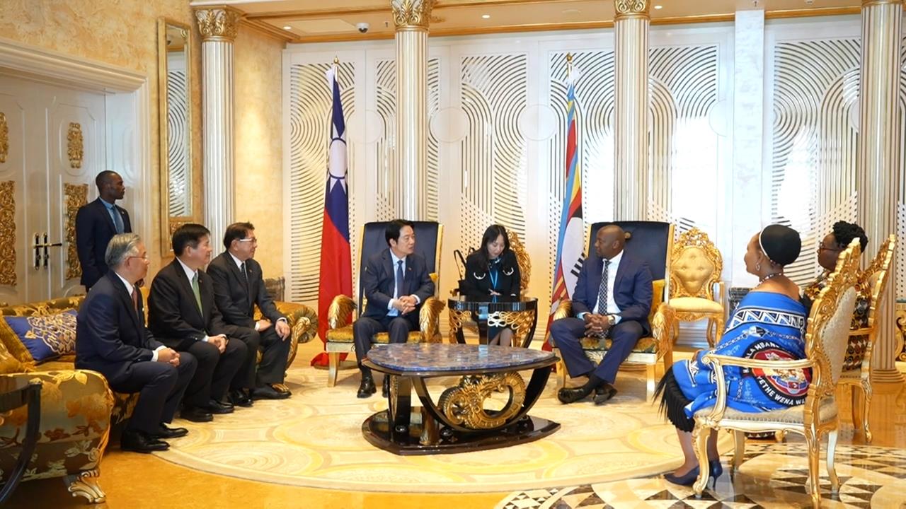 總統突圍出訪! 洪秀柱批"偷雞摸狗" 網酸鄭麗文搭中籍航空