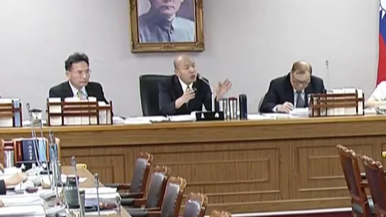 翁曉玲為發言權爭論　韓國瑜怒問：這會還要不要開？