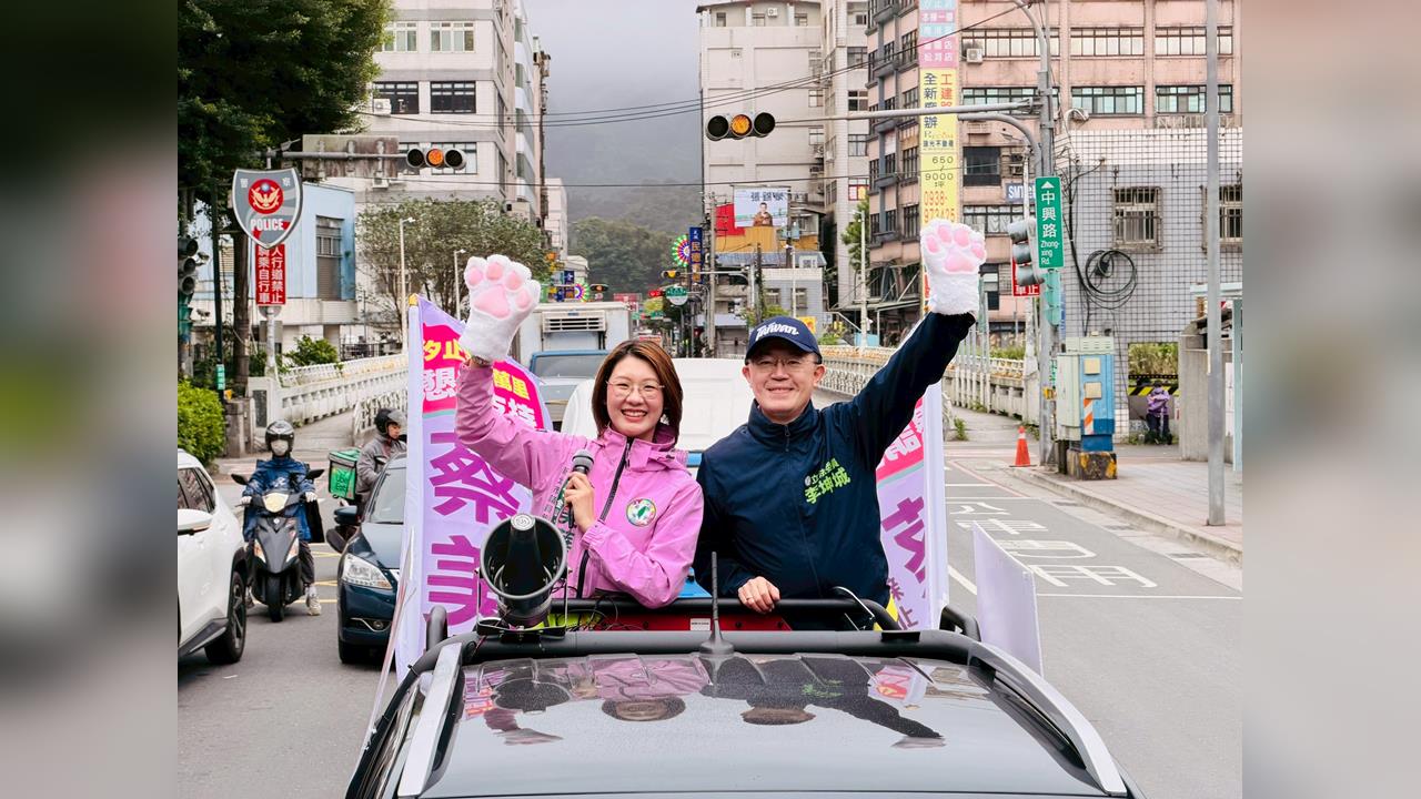 蔡美華力拼汐金萬初選 綠營戰將李坤城現身車掃力挺