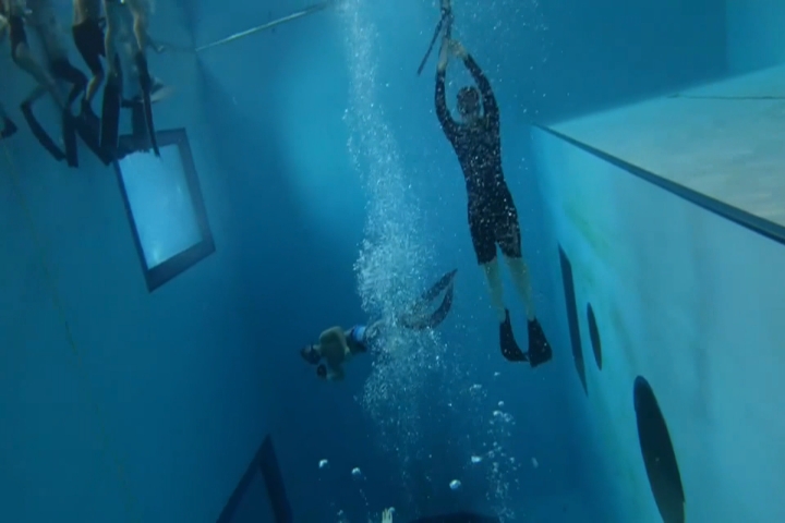 "自由潛水"下潛5米深   男突陷「黑視昏迷症」