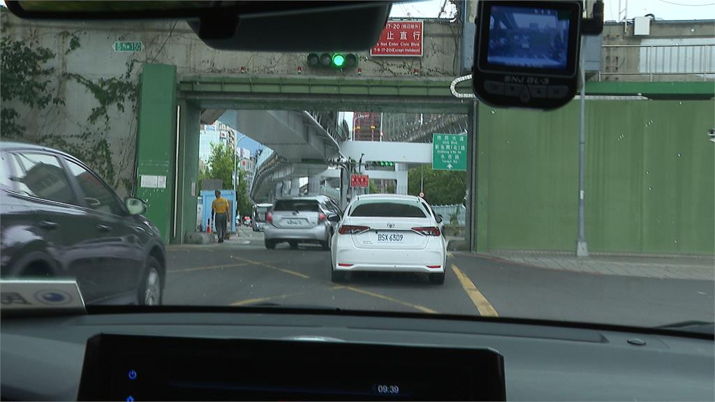 北市疏散門管制「反覆」　民眾轟：當大家很閒？