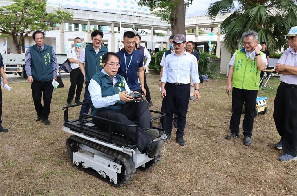 工研院與台南業者展示智慧農機   黃偉哲：擴大市政應用！