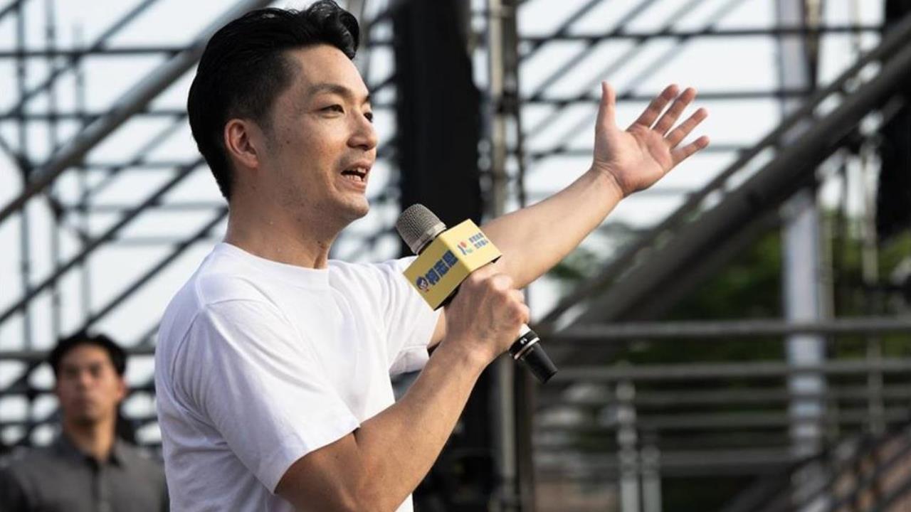 蔣萬安南下挺柯志恩「一上台就大讚陳其邁」！講完尷尬急做1事補救　她狠酸1句笑翻網